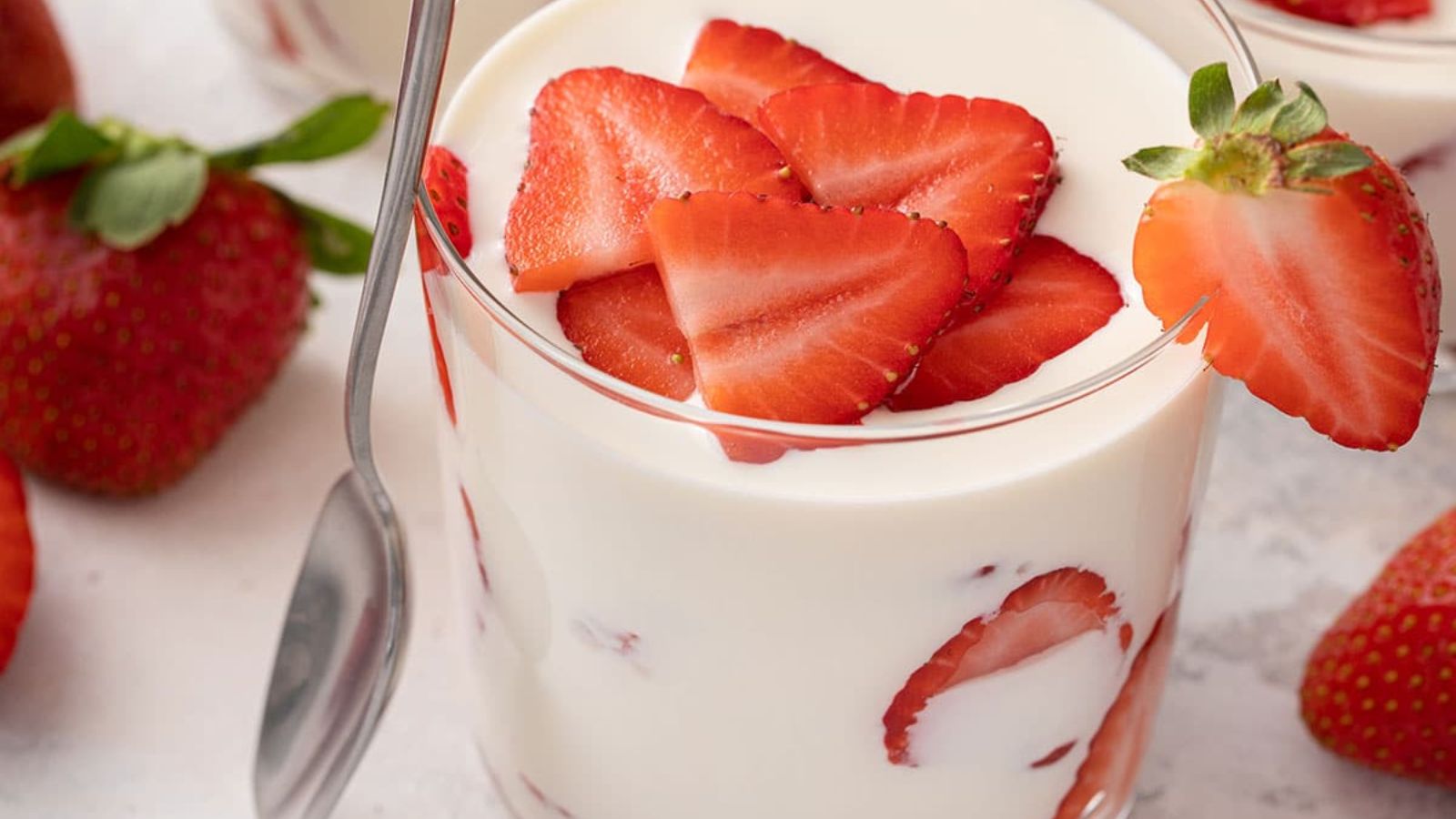 Fresas con Crema (Strawberries and Cream)