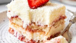 Easy No-Bake Strawberry Tiramisu