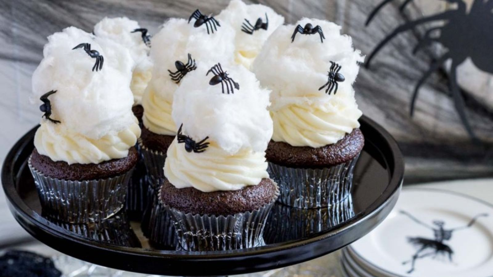Spiderweb Halloween Cupcakes